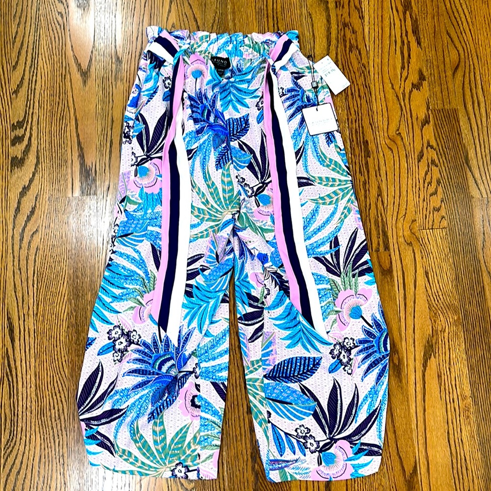 Wide Leg Cropped Pants Size Small